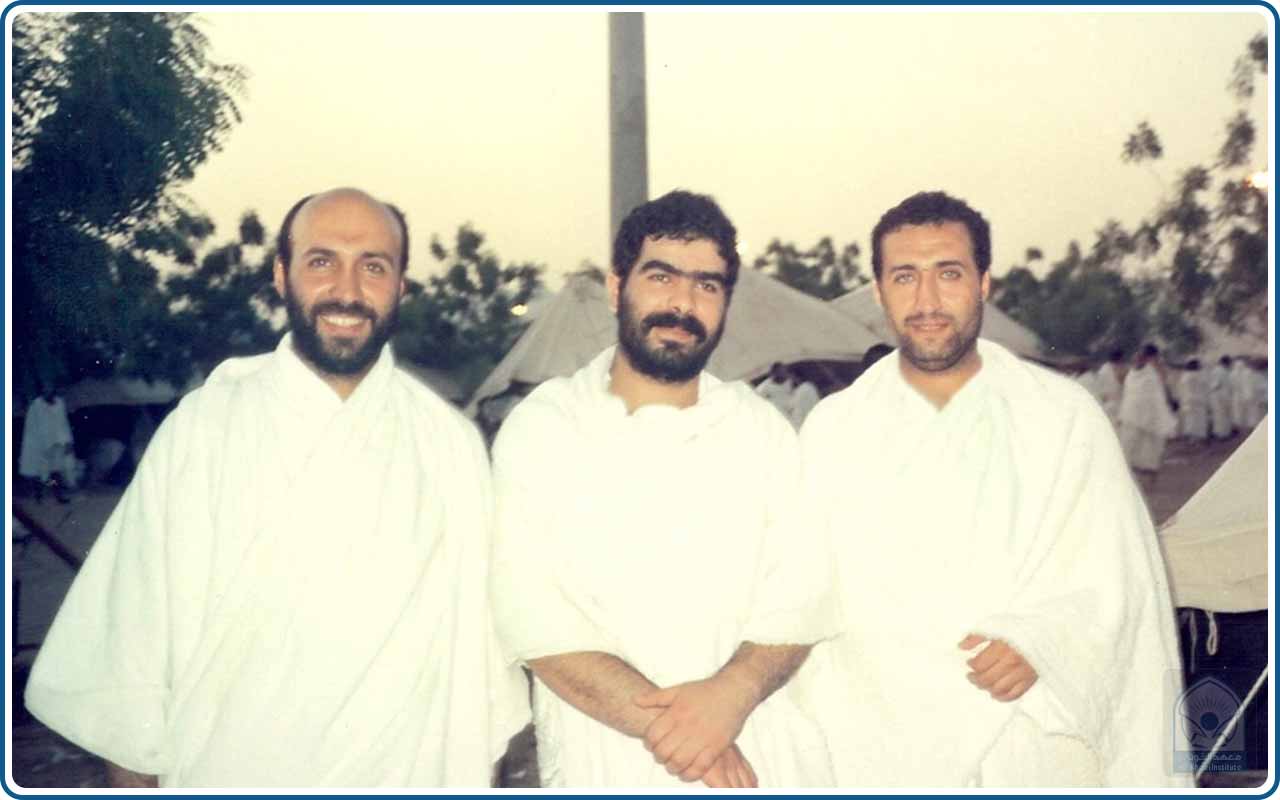 من اليمين: السيد حسين الخلخالي والشهيد السيد إبراهيم الخوئي والسيد محسن الخلخالي