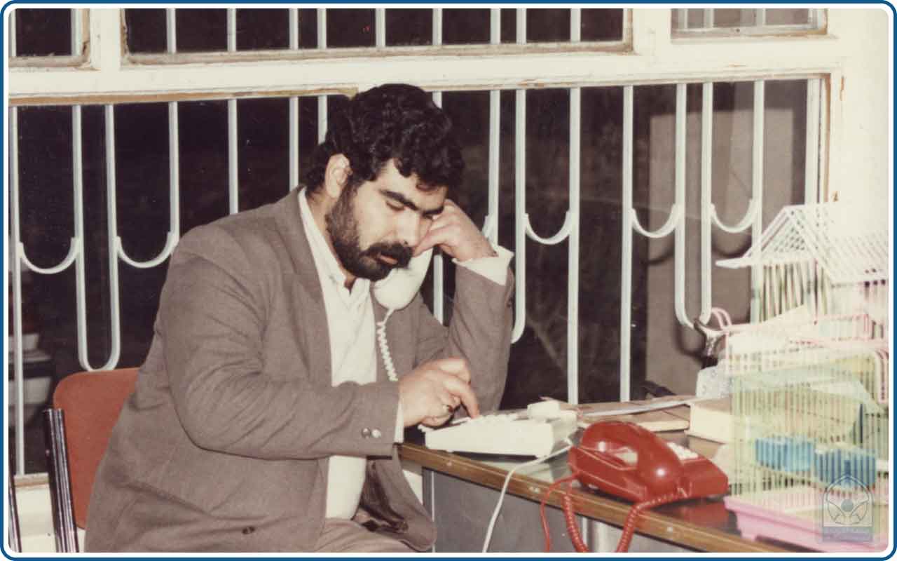الشهيد السيد إبراهيم الخوئي في مكتب والده