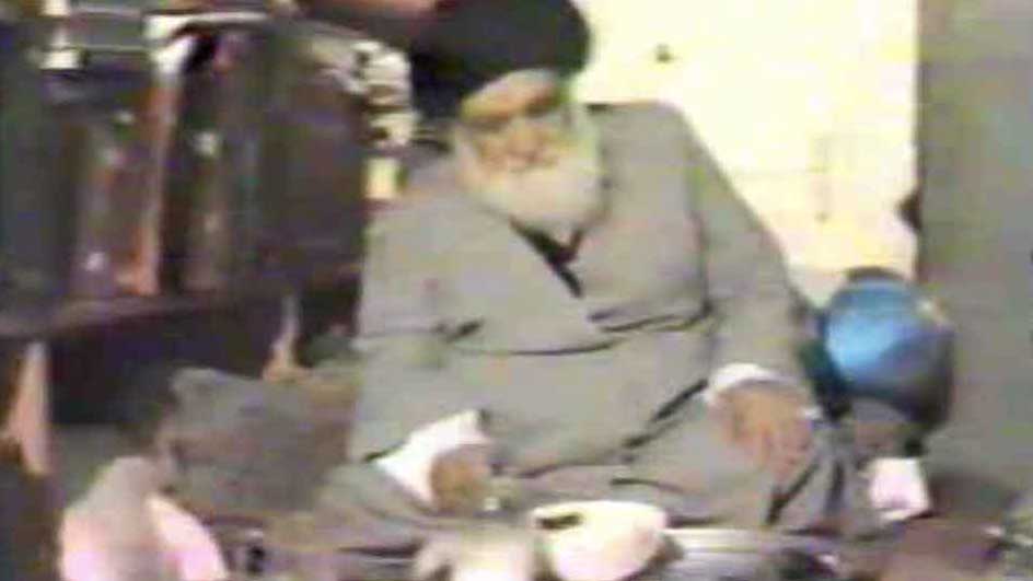 الإمام الخوئي أثناء تناول الطعام